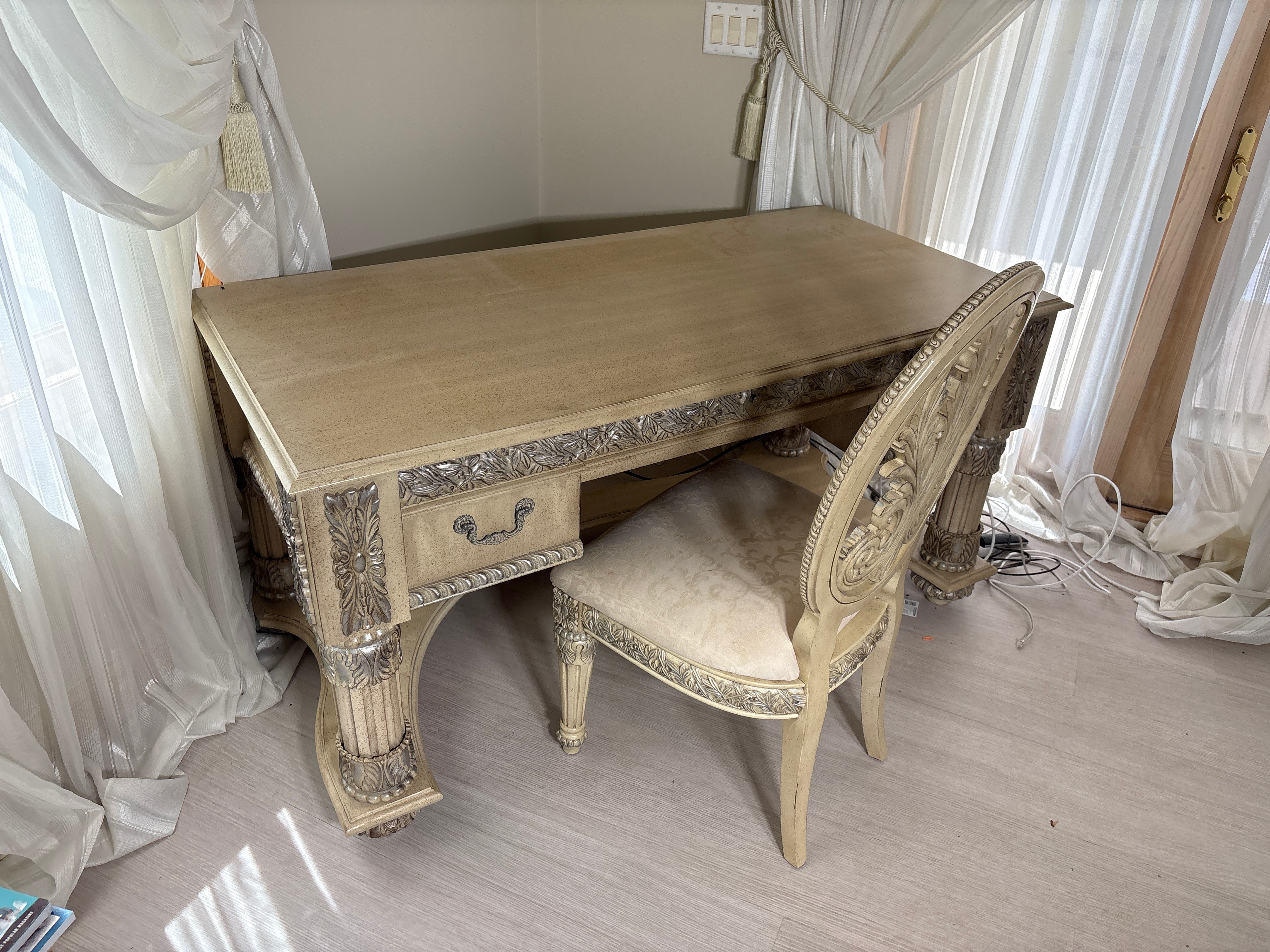 Pulaski Furniture Corporation Maximum Hospitality Collection Desk and Matching Chair