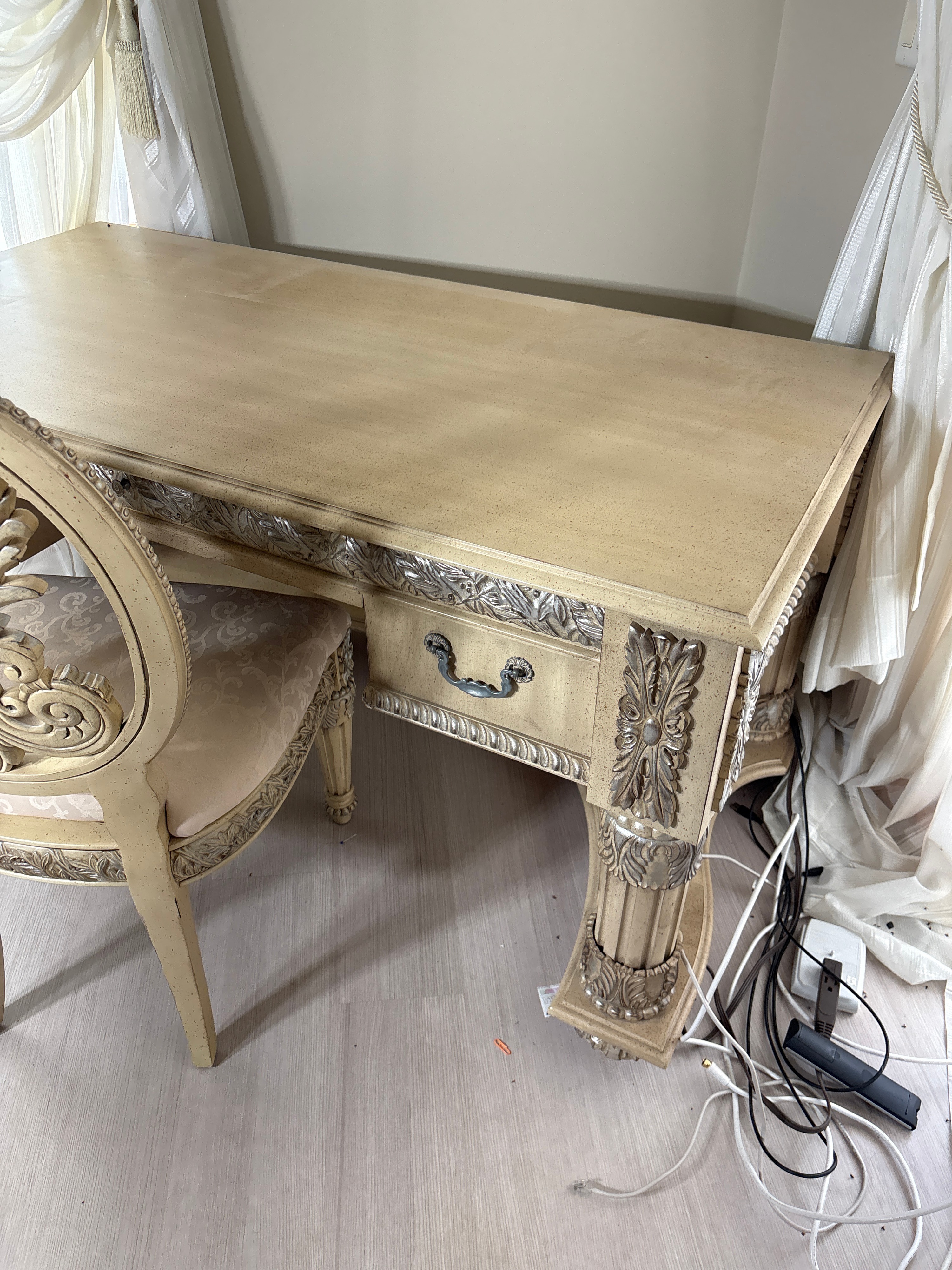 Pulaski Furniture Corporation Maximum Hospitality Collection Desk and Matching Chair