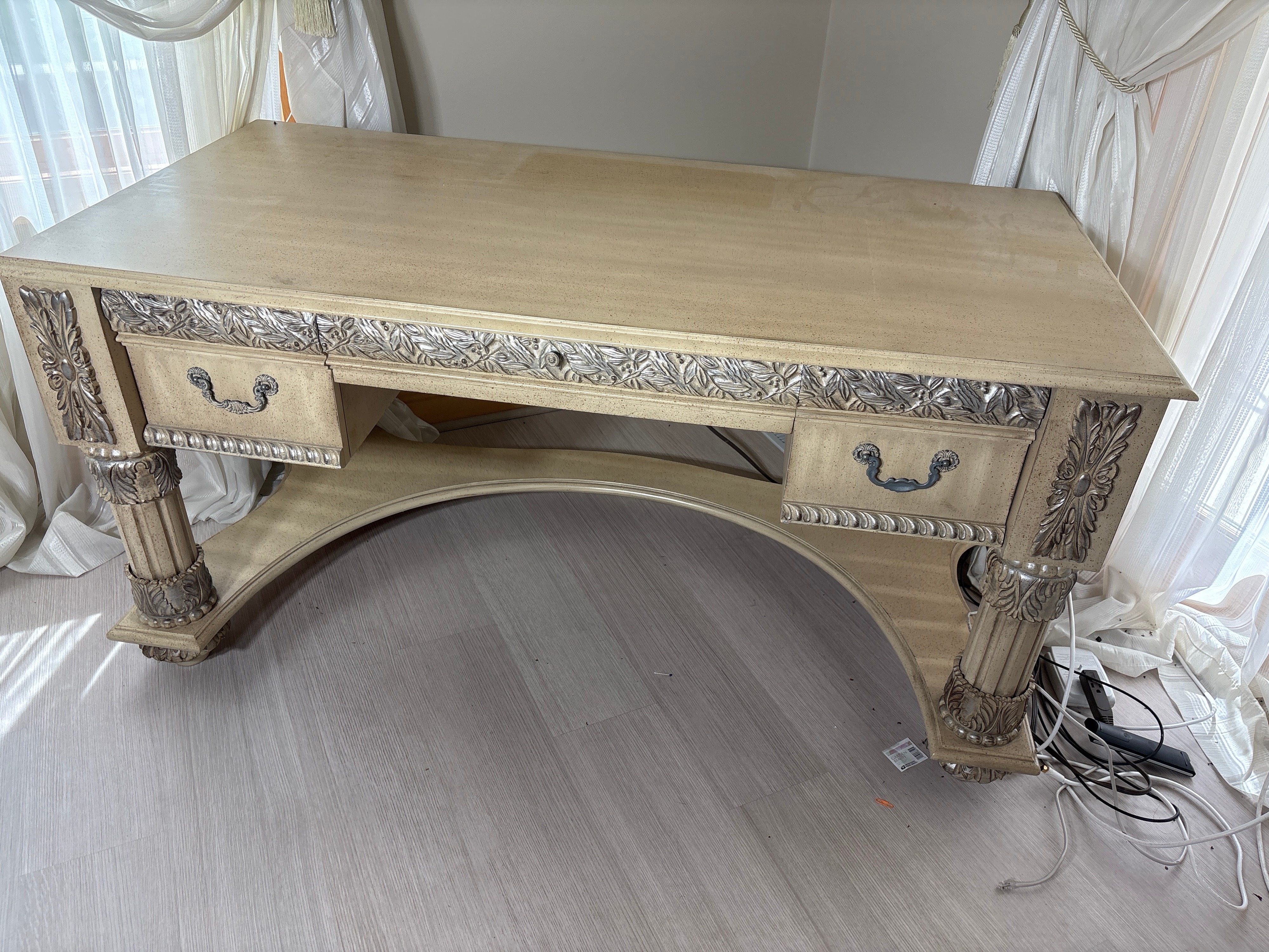 Pulaski Furniture Corporation Maximum Hospitality Collection Desk and Matching Chair