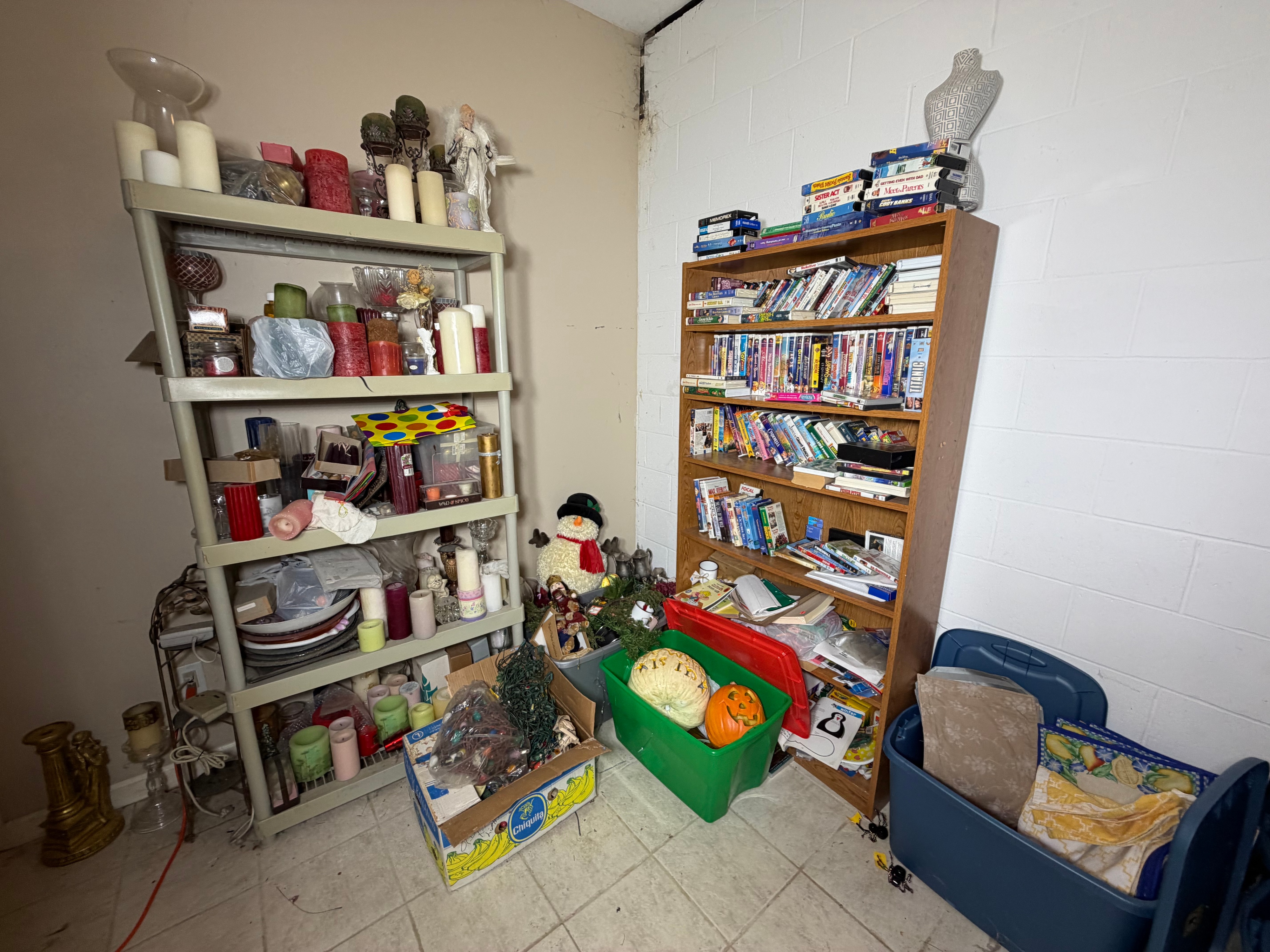 CONTENTS LOT: A Large Assortment of Seasonal Holiday Decorations Home Media Home Accents and Crafts including Annalee Disney and Teleflora I