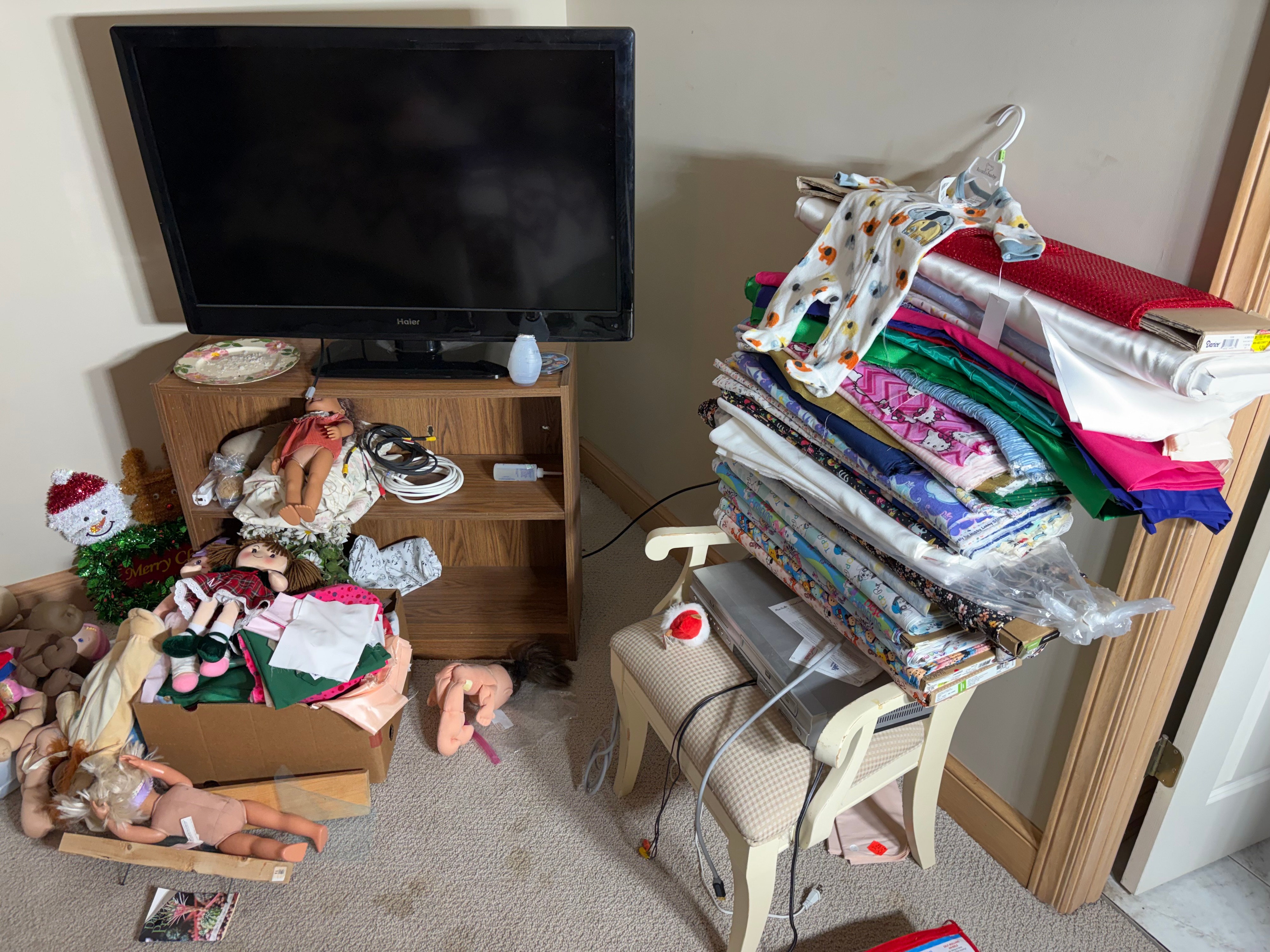CONTENTS LOT: A Large Assortment of Collectible Dolls, Textiles, New-in-Box Toys, and Household Electronics