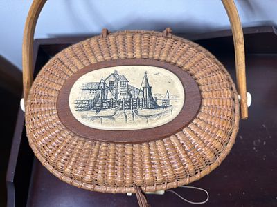 Brooks Brothers Nantucket Lightship Basket Purse with Scrimshaw Plaque. Shipping is available on 