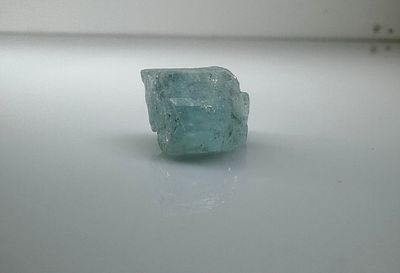 אבן אקווה מרין טבעית גלם לא מלוטשת, 
במשקל 17.23 קראט, 
עדיין בצורתה המקורית לבחירתכם 
ניתנת 