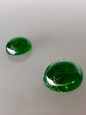 אבני אמרלד טבעיות 
באחריות אחרי בדיקה 
מתחילים במחיר שחיטה רק הזדמנויות 
משקל 1.4 קראט 
צבע 