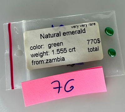 אבני אמרלד טבעיות 
באחריות אחרי בדיקה 
מתחילים במחיר שחיטה רק הזדמנויות 
משקל 1.55 קראט 
צבע 