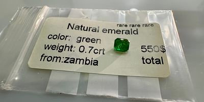 אבן אמרלד ליטוש מיוחד במשקל 0.7 קראט, טבעית מהכספת באחריות אחרי בדיקה