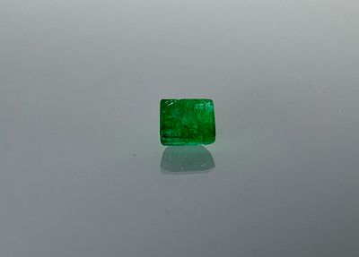 אבן אמרלד ליטוש מיוחד במשקל 0.34 קראט, טבעית מהכספת באחריות אחרי בדיקה