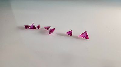 אבני ספיר בליטוש מיוחד 
צבע מהמם ונדיר יותר במשקל 0.34 קראט, טבעיות בבדיקה באחריות 
אבנים 