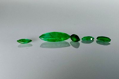 אבן אמרלד ליטוש מיוחד במשקל 0.6 קראט, טבעית מהכספת באחריות אחרי בדיקה