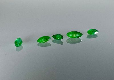 אבן אמרלד ליטוש מיוחד במשקל 0.36 קראט, טבעית מהכספת באחריות אחרי בדיקה