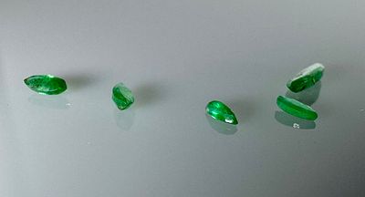 אבן אמרלד ליטוש מיוחד במשקל 0.325 קראט, טבעית מהכספת באחריות אחרי בדיקה