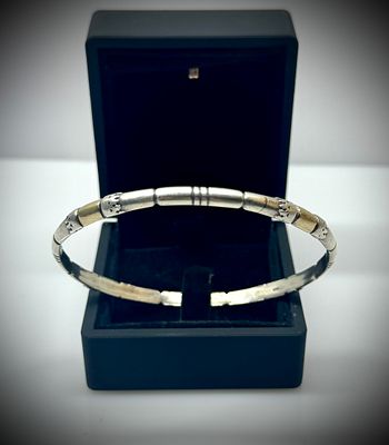 צמיד כסף 925 בשילוב זהב וינטג׳ . משקל 18.5 גרם 
צמיד כסף חתום 925 משולב זהב וינטג׳