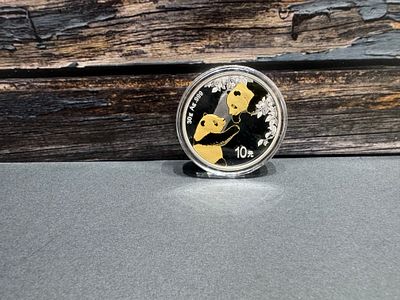 אונקיית כסף 999 נדירה
פנדה מצופה זהב שנת 2023