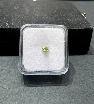 חם חם פירוק מתכשיטים 
יהלומים טבעי משקל 0.277 קראט מחיר מציאה