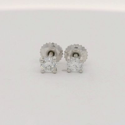 עגילי מרטיני לתינוקות . עגיל מרטיני לתינוקות 
מזהב 14K 0.88 גרם זהב לבן 
משובץ ב0.50 קראט יהלומי 