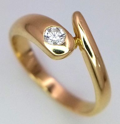 AN 18K YELLOW GOLD ( TESTED ) DIAMOND SET SNAKE STYLE RING 3.5G TOTAL WEIGHT, SIZE L. ref: SC 3050