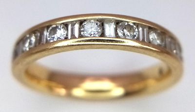 AN 18K YELLOW GOLD MIXED CUT DIAMOND BAND RING 0.30CT, 3.7G TOTAL WEIGHT, SIZE K. ref: SC 3044