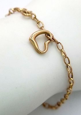 A 9K Yellow Gold Link Bracelet with Hanging Heart Decoration. 18cm. 1.1g weight.