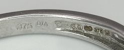 A 9K WHITE GOLD DIAMOND AND SAPPHIRE CROSSOVER RING. 1.5G. SIZE N. SC - 1030.Image - 5