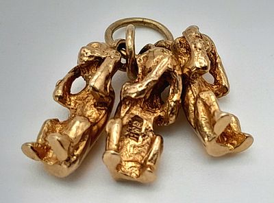 A 9K YELLOW 3 MONKEYS CHARM - HEAR NO EVIL, SEE NO EVIL AND SPEAK NO EVIL. 3.8G. SC- 1040.