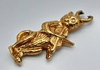 A 9K YELLOW GOLD CAT PLAYING THE FIDDLE PENDANT/CHARM! 1.9G. 2.5CM. SC - 1037.Image - 2