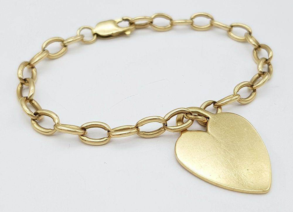 A 9K yellow gold heart charm bracelet, approx 18.5cm in length, 12.7g total weight. Ref: 1960I