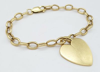 A 9K yellow gold heart charm bracelet, approx 18.5cm in length, 12.7g total weight. Ref: 1960I