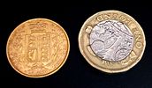 AN 1870 QUEEN VICTORIA, YOUNG BUN HEAD, SHIELD BACK 22K GOLD FULL SOVEREIGN. COIN DIE NUMBER 1. Image - 2