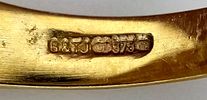A 9k yellow gold diamond oval signet ring. 5.3g total weight. 0.01ct diamond weight. size X. Image - 4