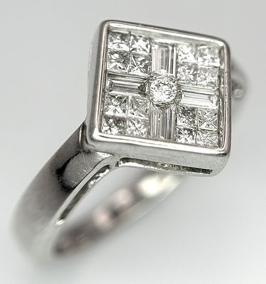 An 18K White Gold Diamond Ring. Princess and baguette cut diamonds - 0.47ctw, 4g total weight.