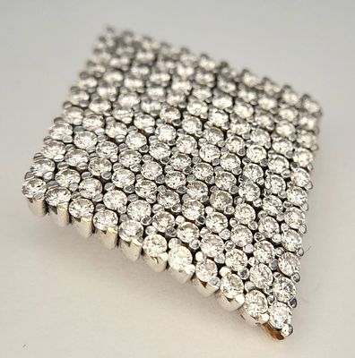 AN 18K WHITE GOLD DIAMOND SET ARTICULATED PENDANT 1.50CT, 8.4G TOTAL WEIGHT, 2.5CM x 3CM. REF: