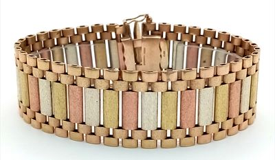A 9K Gold Tri-Coloured Bracelet. Alternating yellow, rose and white gild bars. 17cm. 35.7g.