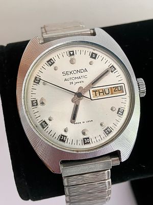 Gentleman’s Vintage SEKONDA AUTOMATIC WRISTWATCH. Original Soviet Production. Serial number