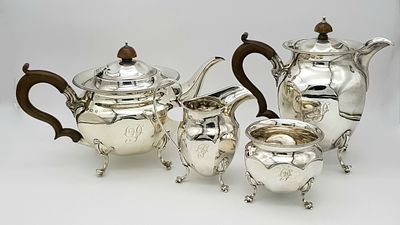 A 4 PIECE SOLID SILVER TEA SET COMPRISING OF TEA POT, COFFEE POT , SUGAR BOWL AND CREAMER IN