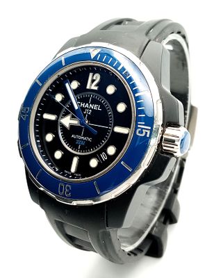 A FABULOUS "CHANEL" J12 GENTS WATCH WITH AUTOMATIC MOVEMENT, BLUE BEZEL AND LUMINOUS HANDS FOR