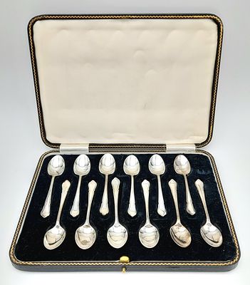 12 SOLID SILVER TEASPOONS IN A VELVET AND SATIN PRESENTATION BOX DATED 1938 AND MADE IN