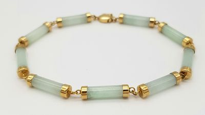A Very Stylish 9 Carat Gold and Jade Bracelet-19.5cm Length. 4mm Width. Gross Weight 6.93 Grams