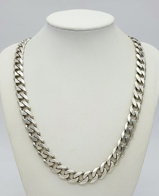 A STERLING SILVER HEAVY CURB CHAIN. 96.7G TOTAL WEIGHT, 46CM LENGTH. REF: SC 6108