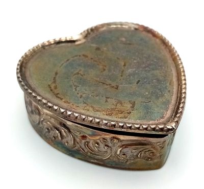A Vintage Heart Shaped Sterling Silver Trinket Box. Hallmarks Birmingham, 1993. 47mm x 50mm