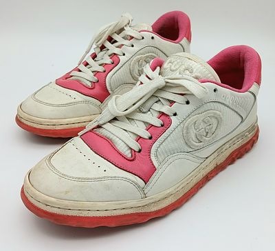 A retro-style pair of Gucci MAC80 leather pink and white female sneakers. Size 38 Ref J111.