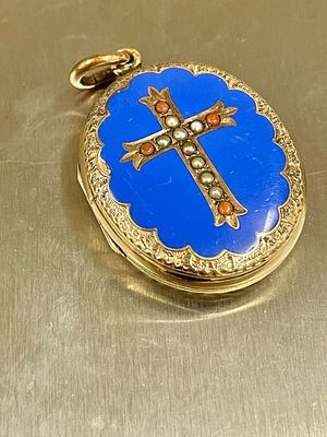 A Victorian Gold and Enamel Mourning Locket. Exterior is gold. 40mm length, 11.13g total