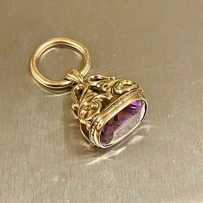 A Victorian Purple Stone Set Watch Chain Fob. 4cm length. Ref: LU19