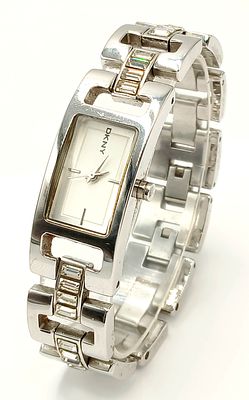 A DKNY STONE SET BRACELET WATCH IN FULL WORKING ORDER IN ORIGINAL BOX. Ref: S/A 1290