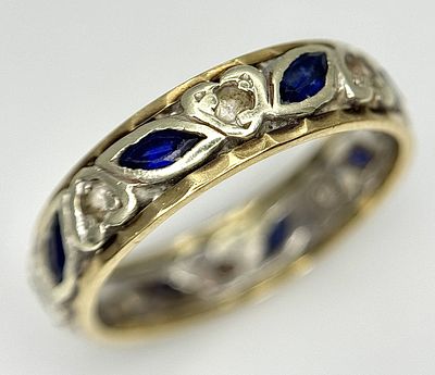 A Two Tone 9K Gold, White and Blue Stone Band Ring. Size O. 3.1g. R-2103I.