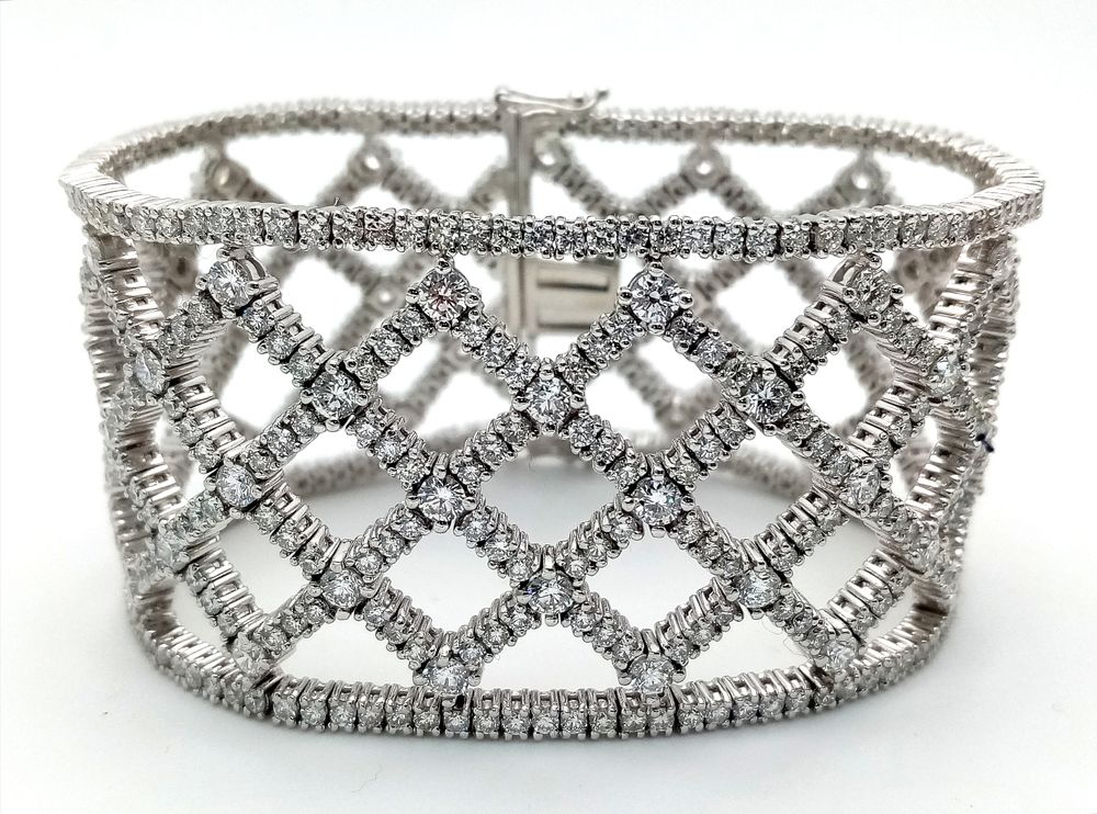 A W.G.I Certified Mesmerising 19.14ctw Diamond and 18K White Gold Dress Bracelet. A criss-cross 