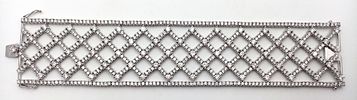 A W.G.I Certified Mesmerising 19.14ctw Diamond and 18K White Gold Dress Bracelet. A criss-cross Image - 5