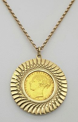 A REALLY DESIRABLE EARLY VICTORIAN 22K GOLD FULL SOVEREIGN DATED 1872 IN A 9K GOLD SETTING AND 