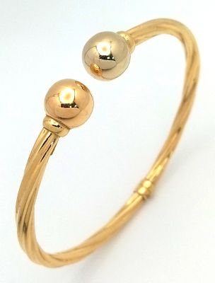 An 18K Yellow Gold Torque Cuff Bangle. 7.58g.