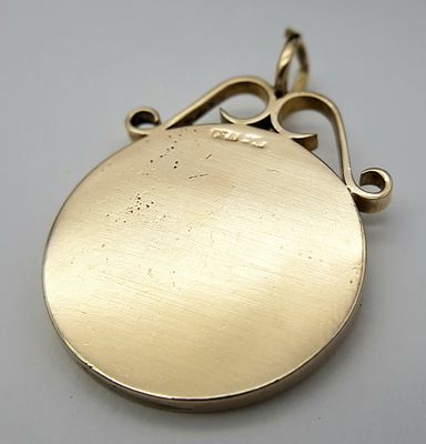 A Platinum Circular Pendant. 4cm. 16.81g.