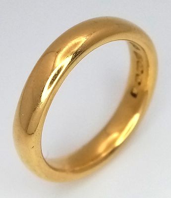 A 22K Yellow Gold Band Ring. 5mm width. Size M. 7.5g. Full UK hallmarks.